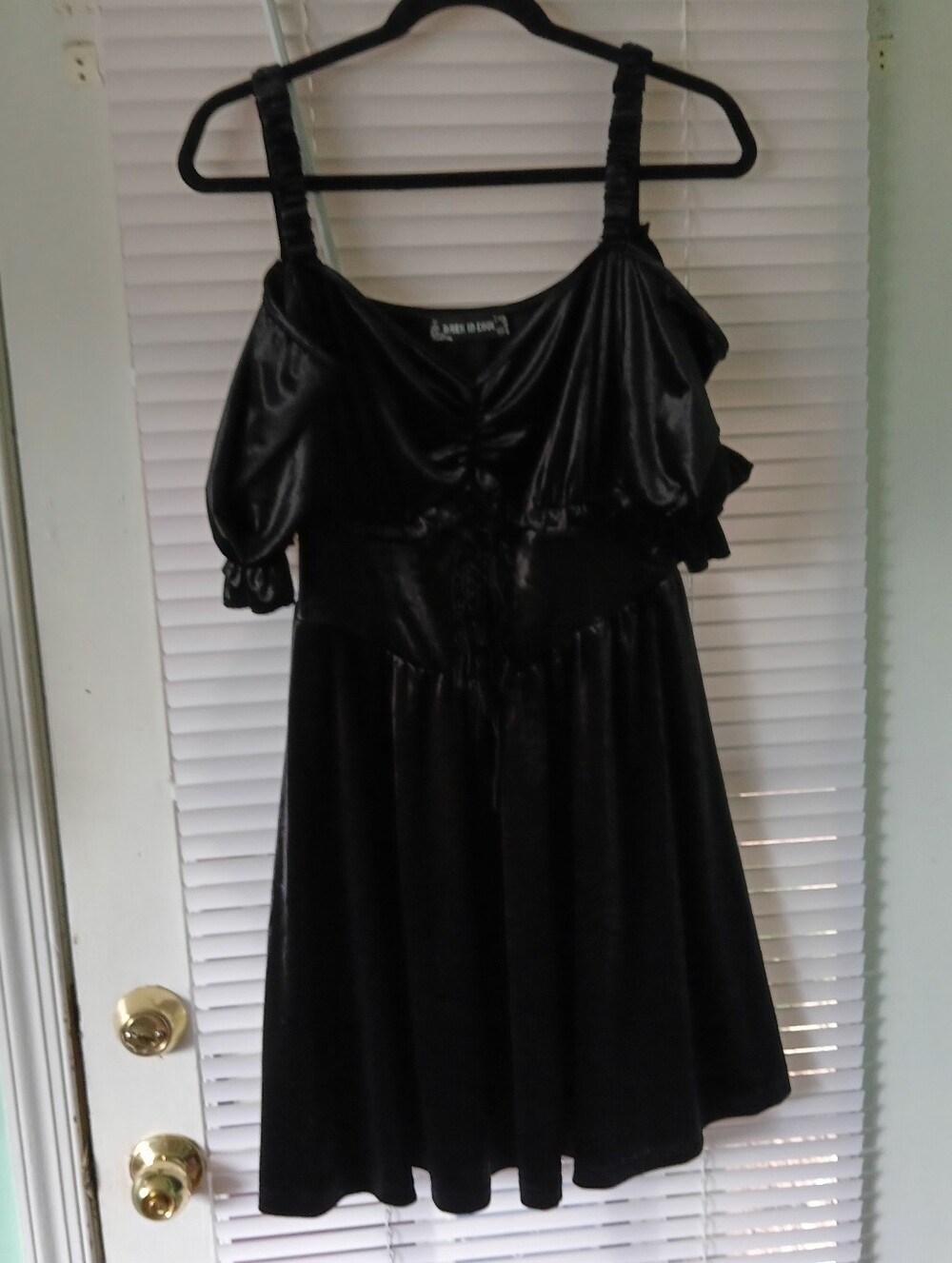 Dark In Love Gothic off shoulder velvet black dress